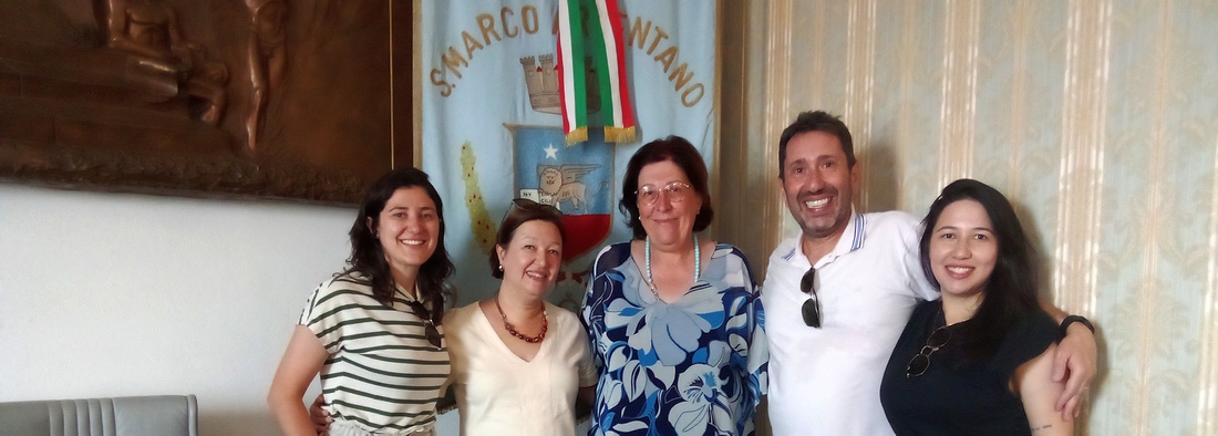 Foto ricordo con la sindaca Virginia Mariotti il signor Claudio Giannico la figlia Gabriela, Simone, Marilia
                                            dal Brasile